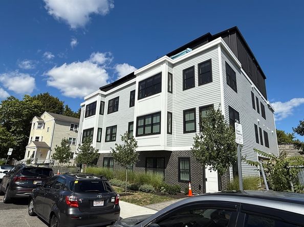 52 Withington St 7, Boston MA 02124