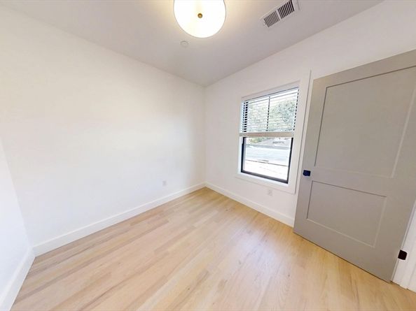 52 Withington St 7, Boston MA 02124