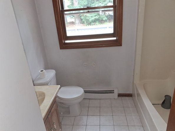 8 Laurel Dr, Ashburnham MA 01430