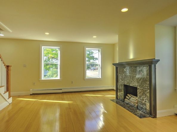1077 Bedford St, Abington MA 02351
