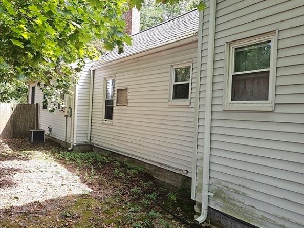 130 Maple Ave, Bridgewater MA 02324