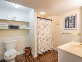40 Bentwood Dr 40, Sturbridge MA 01566