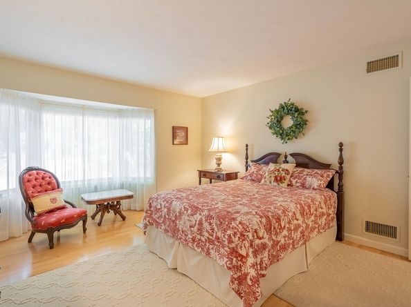 40 Bentwood Dr 40, Sturbridge MA 01566
