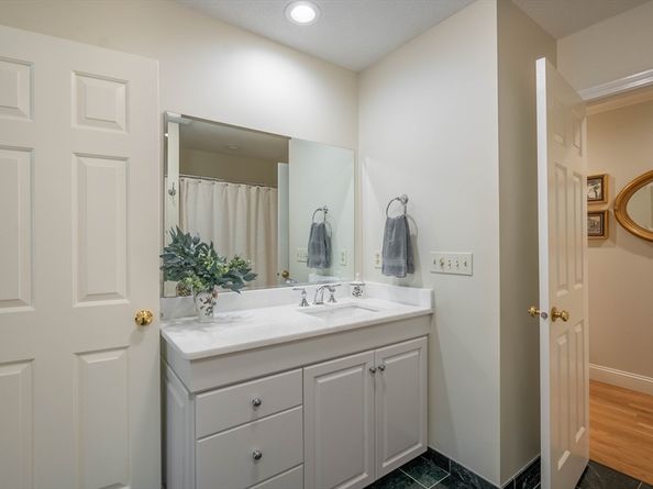 40 Bentwood Dr 40, Sturbridge MA 01566