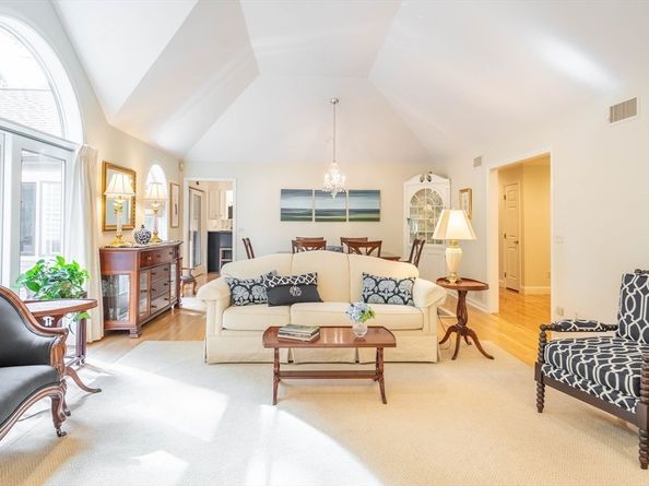 40 Bentwood Dr 40, Sturbridge MA 01566
