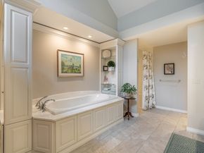 40 Bentwood Dr 40, Sturbridge MA 01566