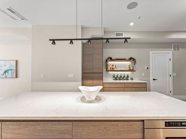 327 Alewife Brook Pkwy A, Somerville MA 02144