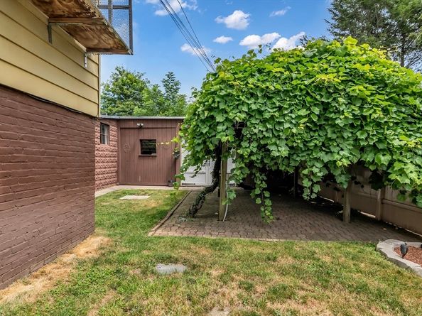 10 Imperial Rd, Worcester MA 01604