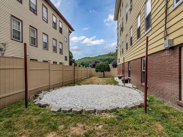 10 Imperial Rd, Worcester MA 01604