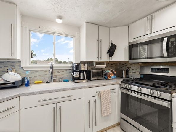 37 West St, Brockton MA 02301