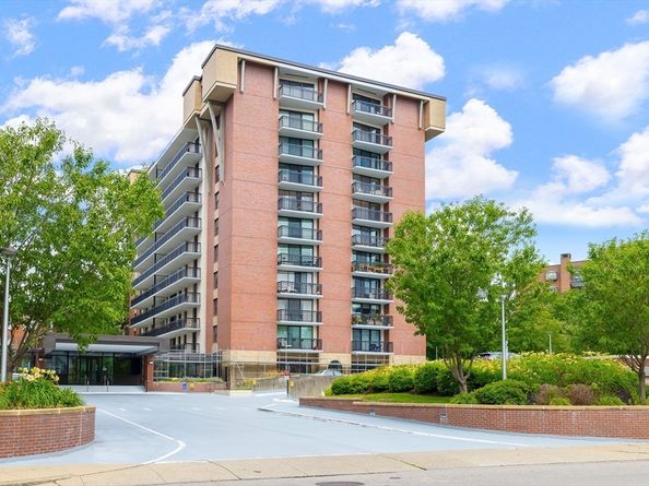 60 Longwood Ave 302, Brookline MA 02446