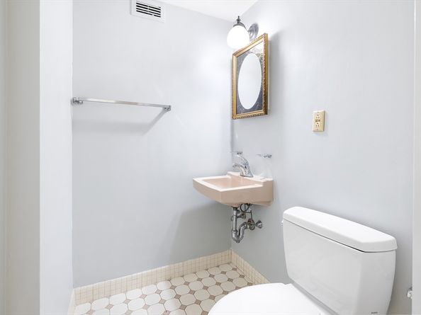 60 Longwood Ave 302, Brookline MA 02446