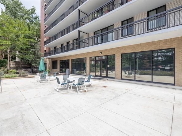 60 Longwood Ave 302, Brookline MA 02446