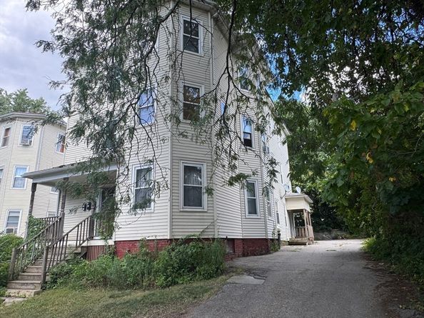4 Fay St, Worcester MA 01604