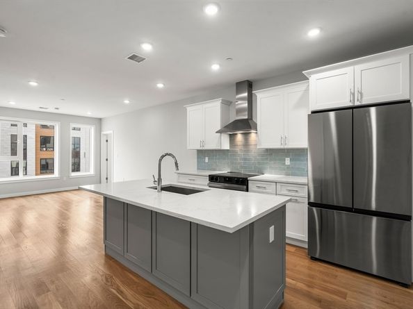 267 Old Colony 302, Boston MA 02127