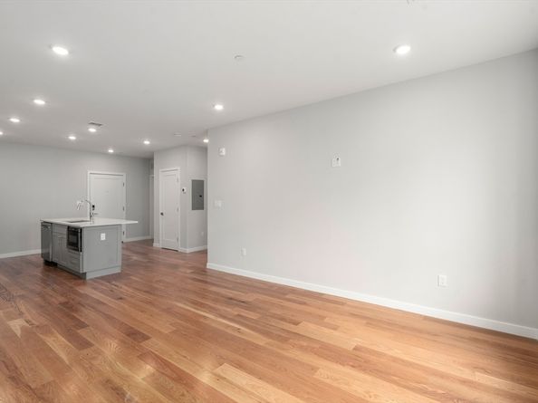 267 Old Colony 302, Boston MA 02127