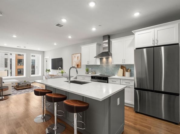 267 Old Colony 302, Boston MA 02127