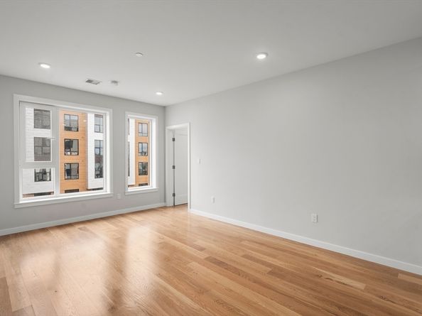 267 Old Colony 302, Boston MA 02127