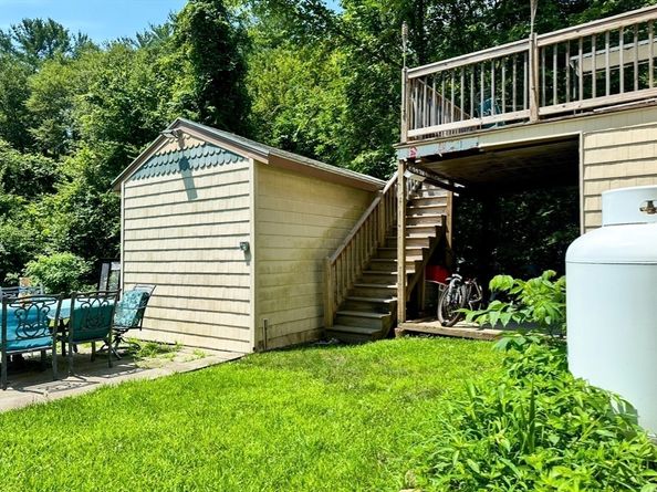 198 Lower Gore Rd, Webster MA 01570
