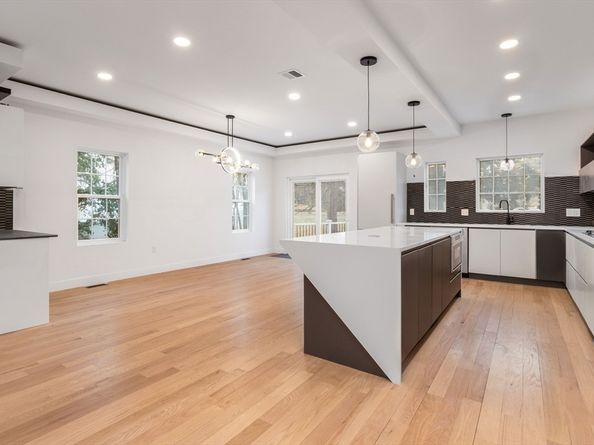 25 Waverly, Stoneham MA 02180