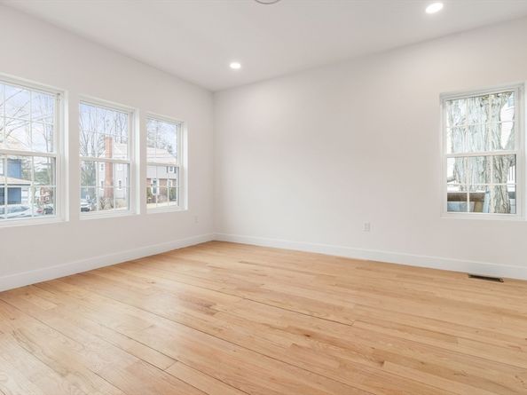 25 Waverly, Stoneham MA 02180