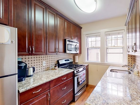 34 Ash St 204, Cambridge MA 02138