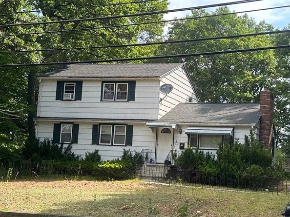 114 Lake St, Peabody MA 01960