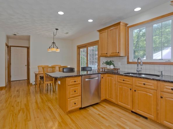 32 Dapper Darby Dr, Stoneham MA 02180