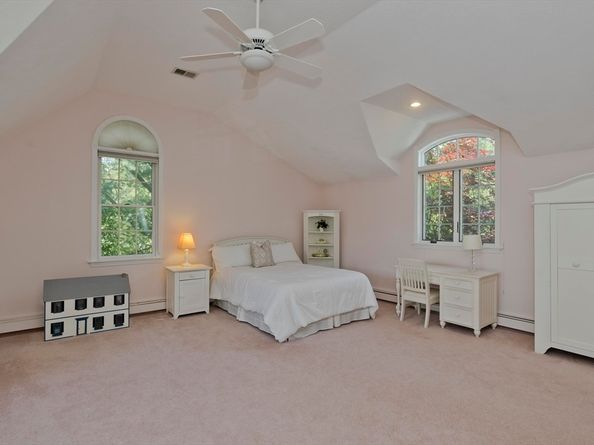 32 Dapper Darby Dr, Stoneham MA 02180