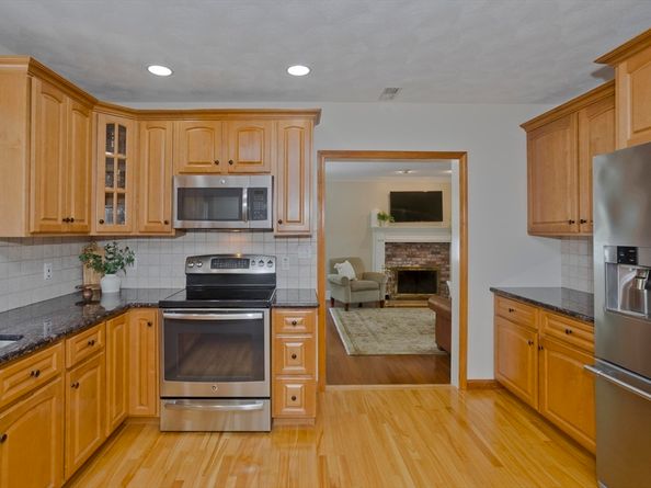 32 Dapper Darby Dr, Stoneham MA 02180