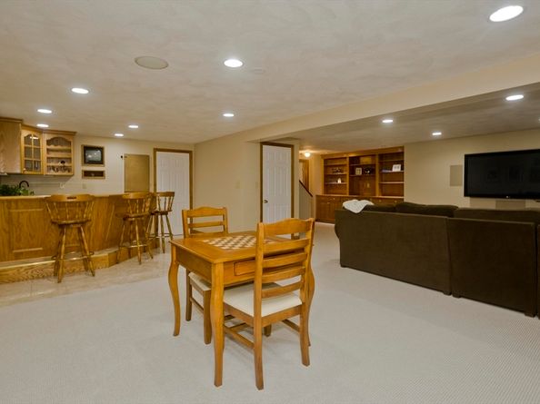 32 Dapper Darby Dr, Stoneham MA 02180