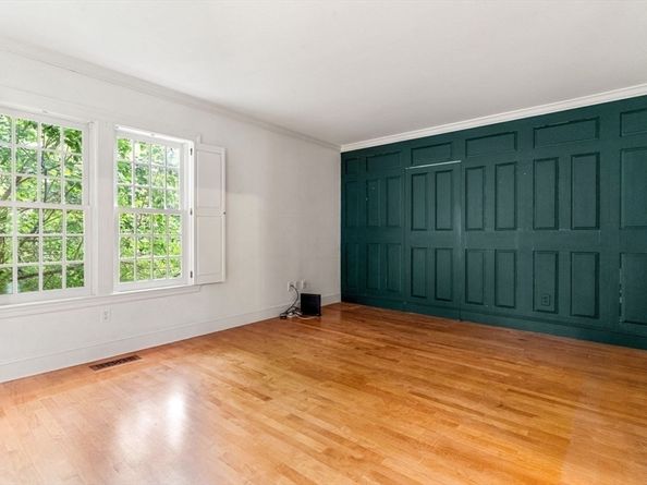 52 Willow St, Dover MA 02030