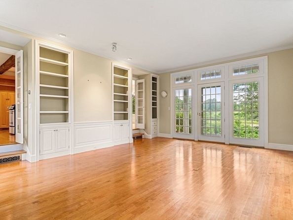 52 Willow St, Dover MA 02030