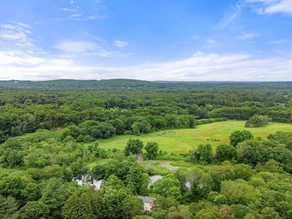 52 Willow St, Dover MA 02030