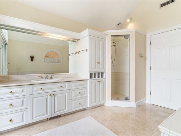 52 Willow St, Dover MA 02030