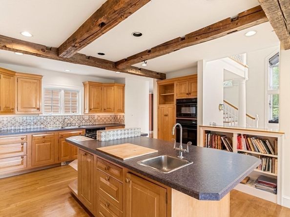 52 Willow St, Dover MA 02030