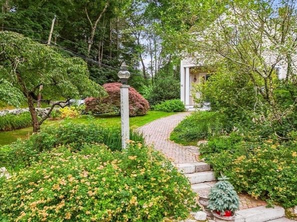 52 Willow St, Dover MA 02030