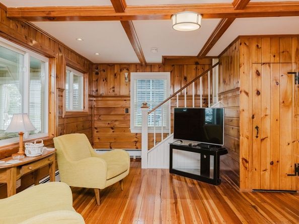 9 Pine Blf, Lakeville MA 02347