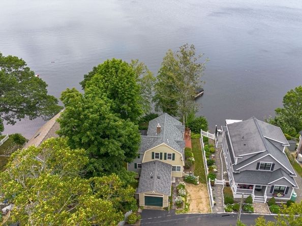 9 Pine Blf, Lakeville MA 02347