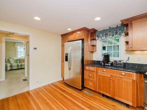 9 Pine Blf, Lakeville MA 02347