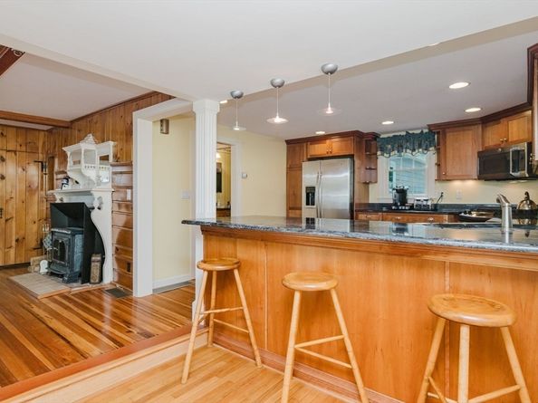 9 Pine Blf, Lakeville MA 02347