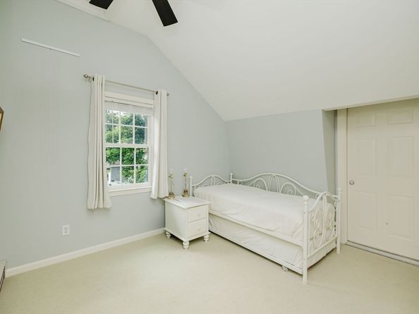 9 Pine Blf, Lakeville MA 02347