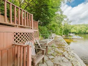 9 Pine Blf, Lakeville MA 02347