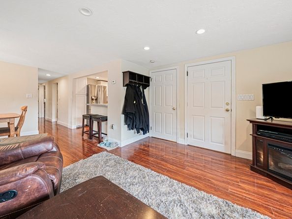 914 Pleasant St, Weymouth MA 02189