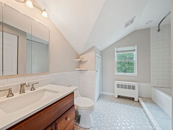 914 Pleasant St, Weymouth MA 02189
