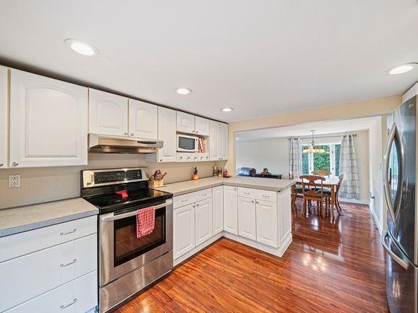 914 Pleasant St, Weymouth MA 02189