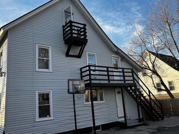 95 Laurel St, Leominster MA 01453