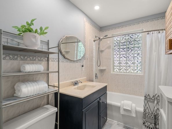 22 Holland Street 22, Newton MA 02458