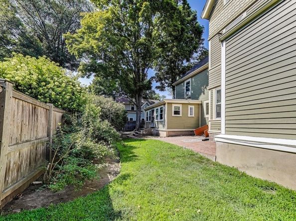 2 Elm St, Wellesley MA 02481