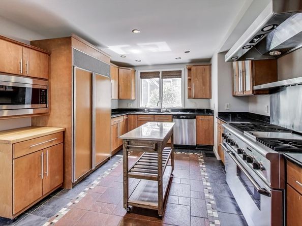 2 Elm St, Wellesley MA 02481